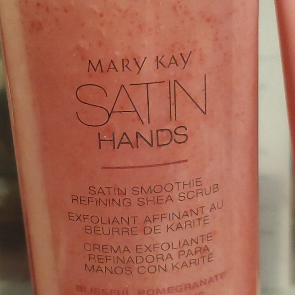 Blissful Pomegranate Satin Hands Set - Limited Edition - Mary Kay - Picture 2 of 5